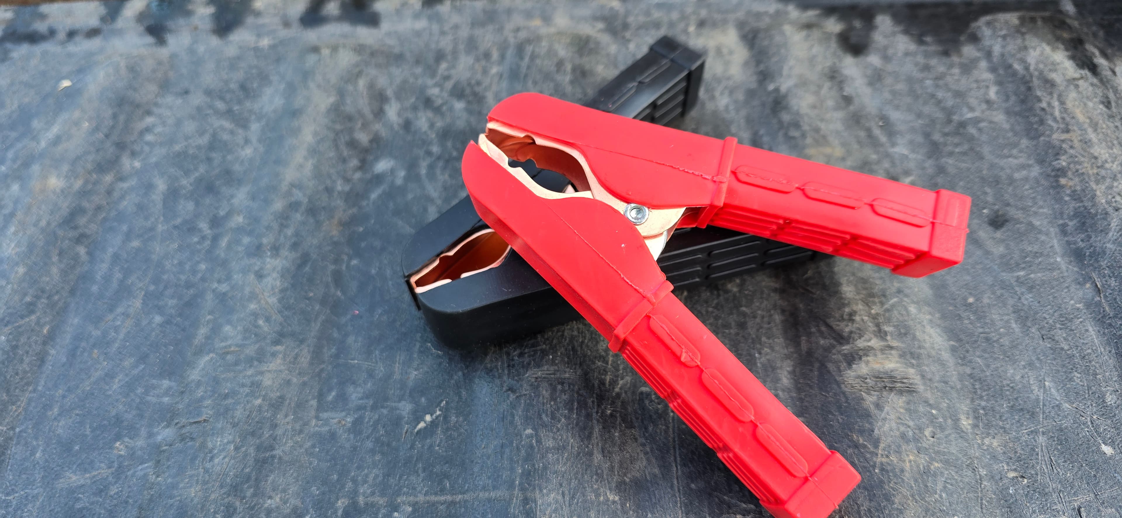 2x Clay Pigeon trap battery Clamp